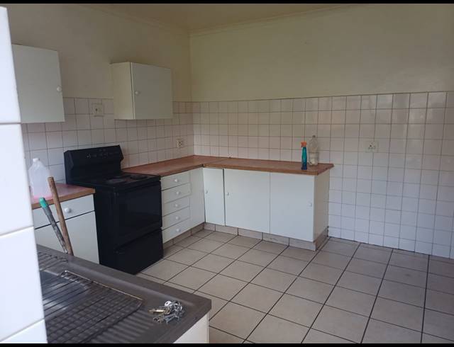 3 bed property to rent in LUIPAARDSVLEI